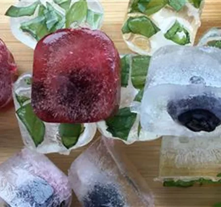 Dekorative Eiswürfel selber machen